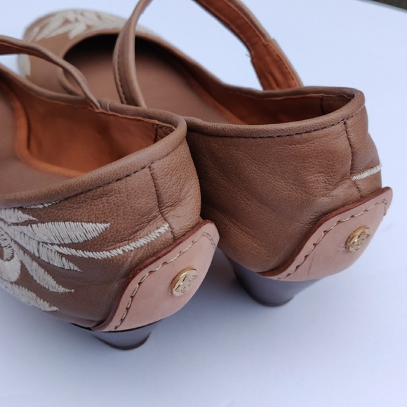 π΄HPπ΄BCBG Max Azria Mary Jane Pumps - Picture 6 of 6